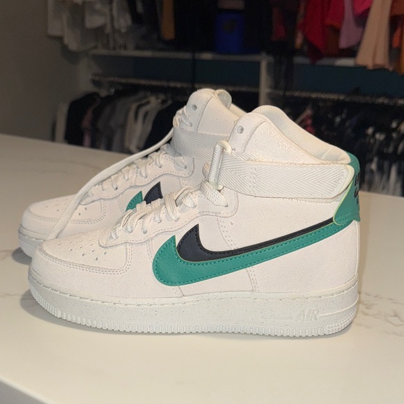 Nike Air Force 1 White and Green Sneakers - Picture 1 of 5